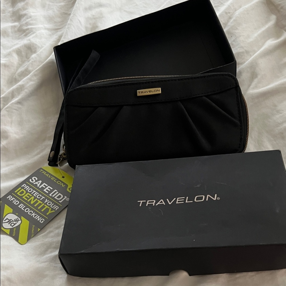 Travelon Elegant Black RFID Wallet